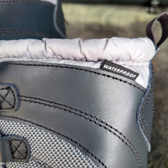 The North Face Blue and Gray Winter Boots sz 1 - Picture 4 of 9